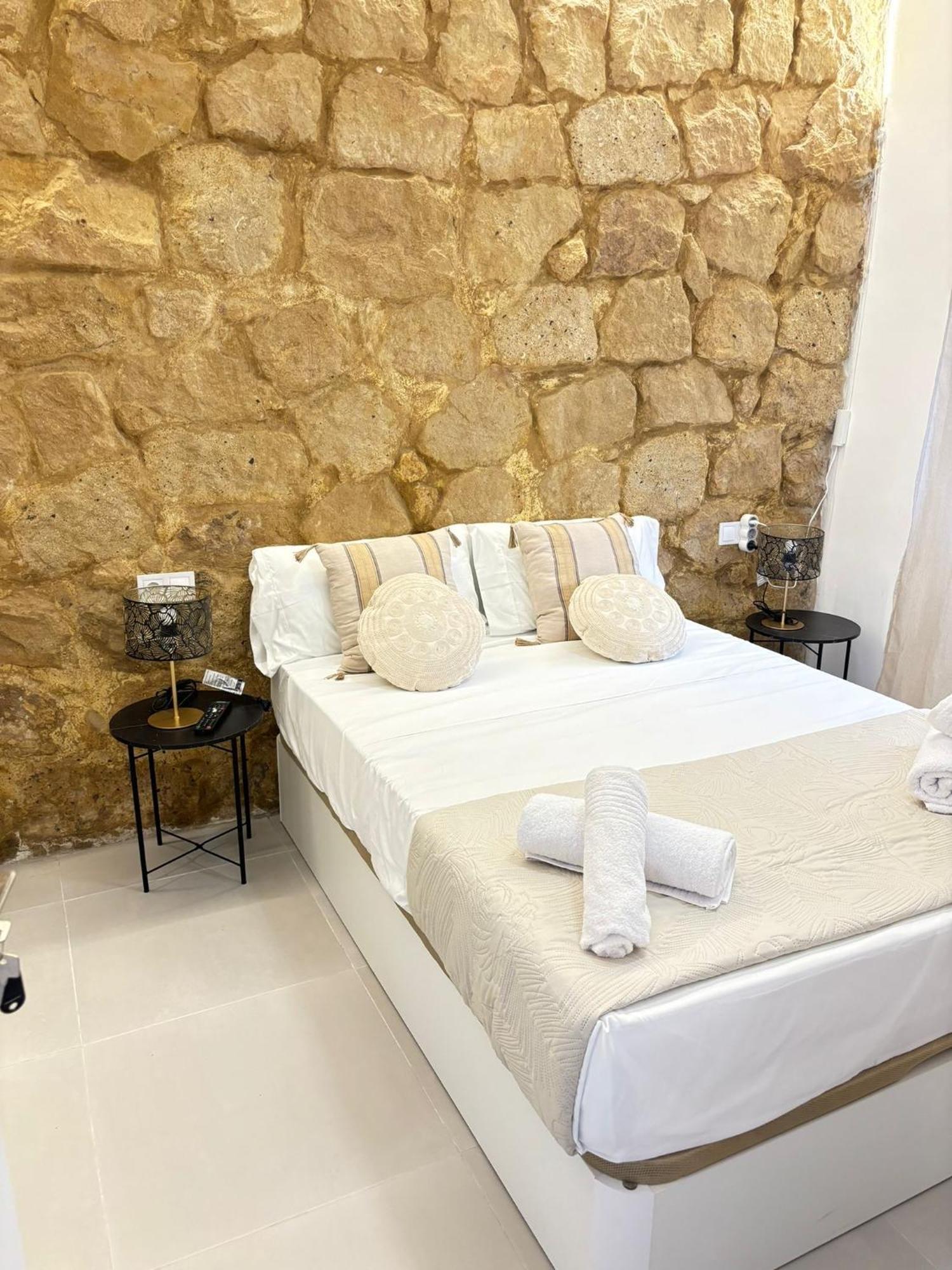 Carolinas Suites By Coqueto Alicante Exteriör bild