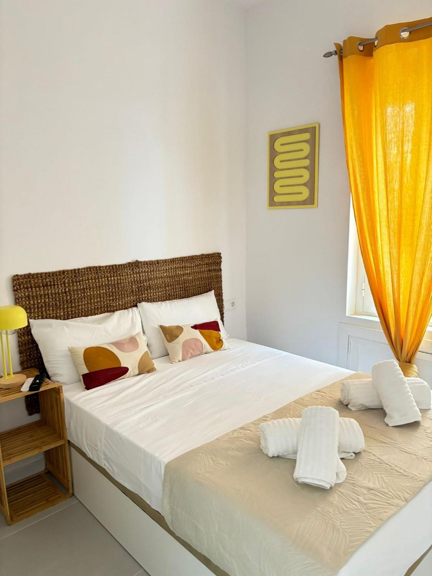 Carolinas Suites By Coqueto Alicante Exteriör bild