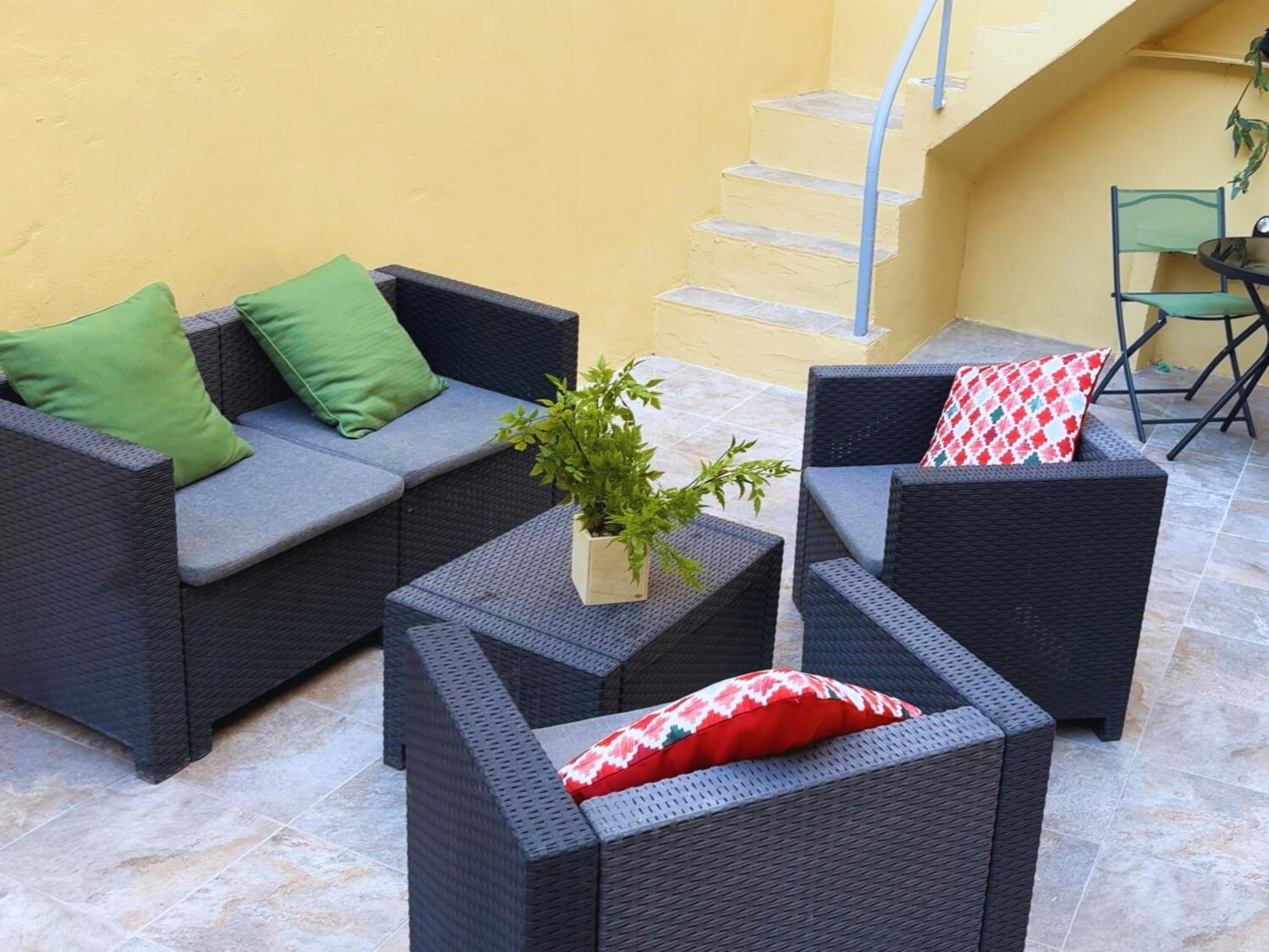 Carolinas Suites By Coqueto Alicante Exteriör bild