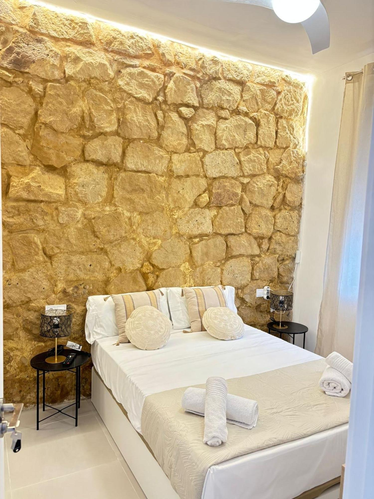 Carolinas Suites By Coqueto Alicante Exteriör bild