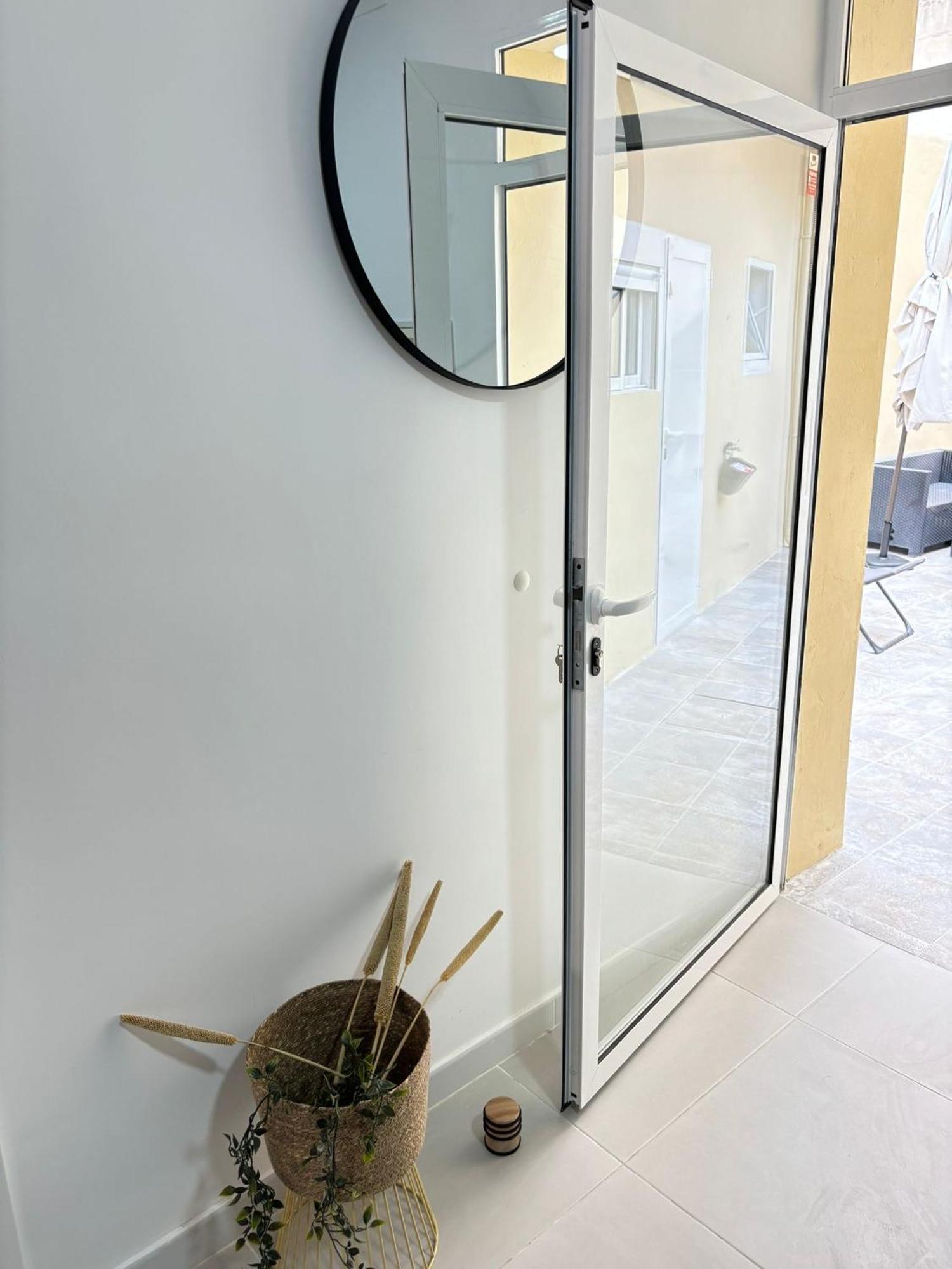 Carolinas Suites By Coqueto Alicante Exteriör bild