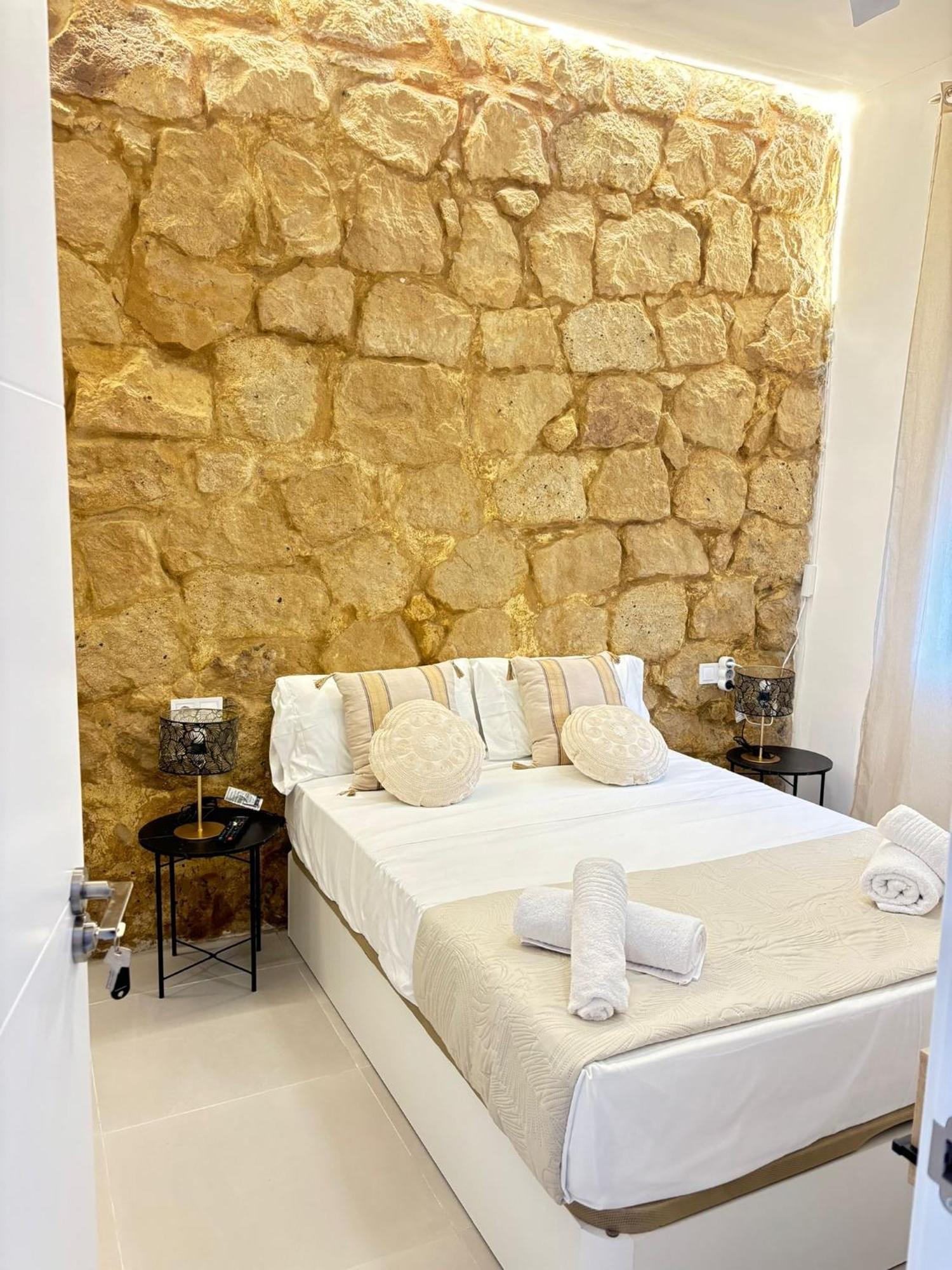 Carolinas Suites By Coqueto Alicante Exteriör bild